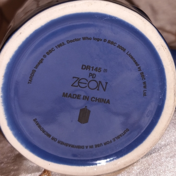 Doctor Who TARDIS 2D Relief Officially Licensed 2009 - Picture 7 of 10